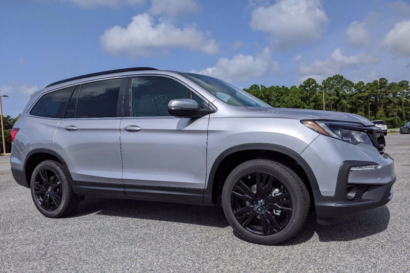 6. Honda Pilot 2021 (giá khởi điểm: 32.250 USD, điểm tổng thể: 7,8/10).