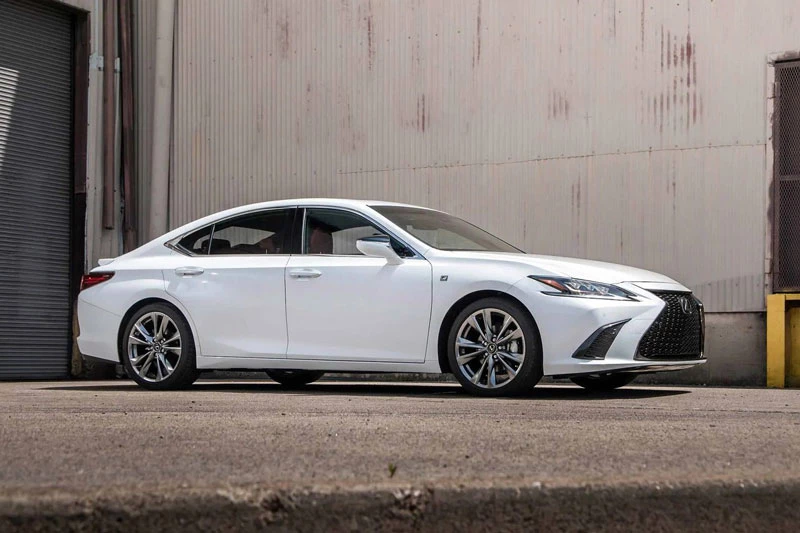 6. Lexus ES 350.