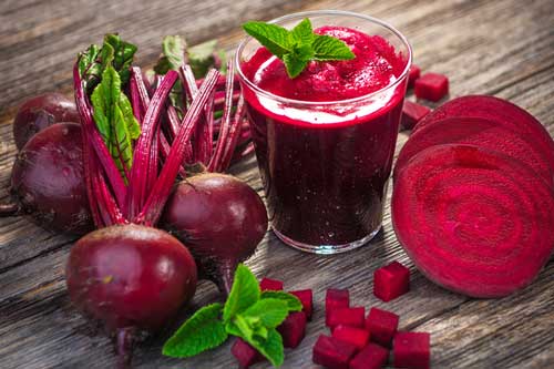 Củ dền, trứng lòng đào rất tốt nhưng nếu cho trẻ ăn nhiều dễ bị ngộ độc, bố mẹ cần chú ý