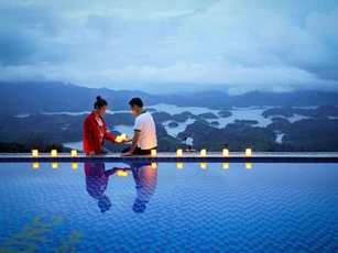 MC Thanh Vân Hugo lộ ảnh lãng mạn bên bạn trai