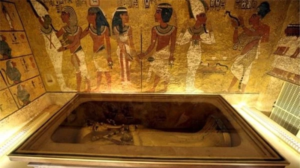 Thi hài của Hoàng hậu Nefertiti được hy vọng là nằm đằng sau bức tường này, ngay bên cạnh thi hài Pharaon Tutankhamun. Ảnh: Reuters