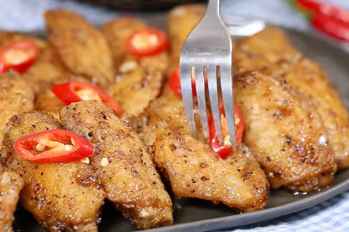 Ngon ‘ngất ngây’ với món gà sốt tiêu đen cho bữa tối thêm ấm áp
