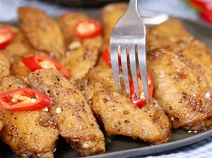 Ngon ‘ngất ngây’ với món gà sốt tiêu đen cho bữa tối thêm ấm áp