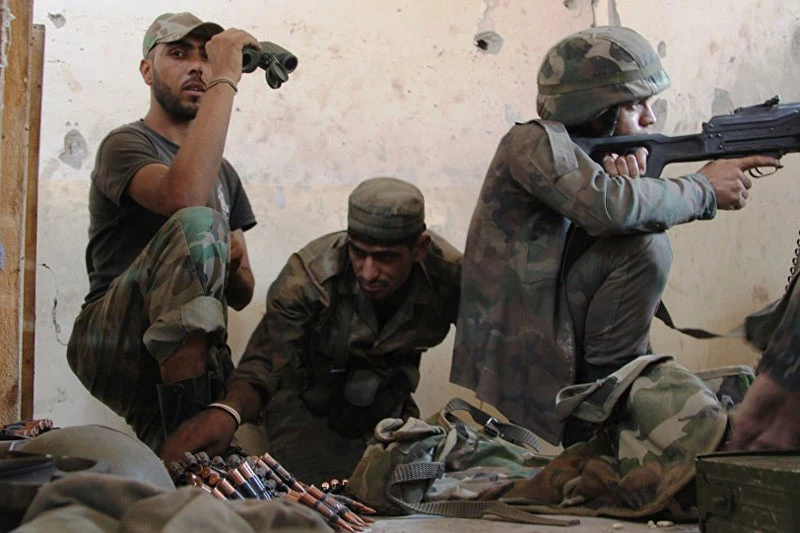 Đội súng máy hạng trung của Quân đội Syria trong cuộc đụng độ ở miền Nam Aleppo (Nguồn: Sputnik / Mikhail Alayeddin).