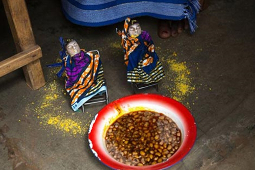 Kỳ lạ phong tục nuôi dưỡng hình nhân của hài nhi đã chết ở Tây Phi