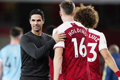 Arsenal trưởng thành về bản lĩnh đại chiến