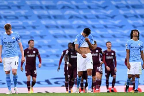 Gary Neville sớm chỉ ra nhà vô địch Ngoại hạng Anh 2020/21 sau khi Man City thất bại