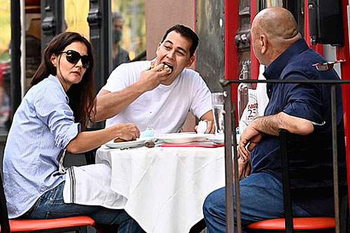 Katie Holmes ăn trưa với bố của bồ trẻ