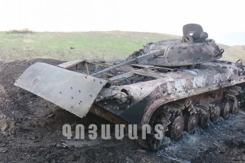 Có thông tin cho biết Azerbaijan đã bị mất số lượng lớn xe tăng và thiết giáp chỉ trong 12 giờ giao tranh. Ảnh: Avia-pro.