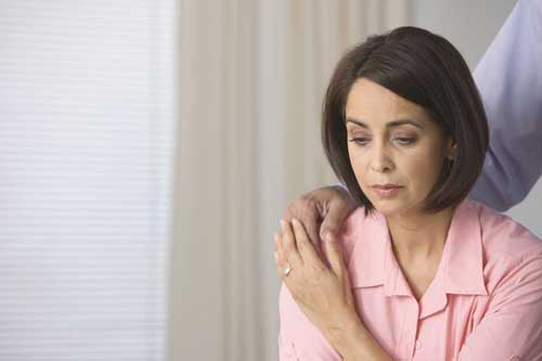 Hai con dâu sống chung một nhà cứ ngỡ bình yên, nào ngờ đứng ngoài cửa nghe được cuộc nói chuyện của dâu cả, tôi gần như ngã ngửa