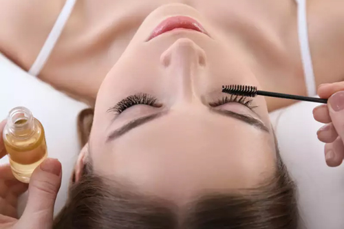 Những mẹo đơn giản để sở hữu bộ lông mi dài tự nhiên