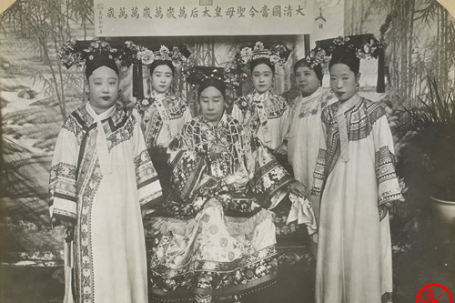Loạt ảnh hậu cung của Hoàng đế Quang Tự triều nhà Thanh: Hoàng hậu lưng gù, phi tần mũm mĩm