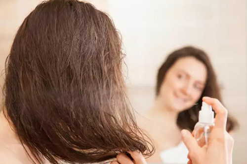 Cách làm tinh dầu dưỡng tóc tại nhà cho mái tóc xơ rối