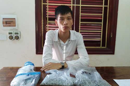 Điện Biên: Gặp tổ công tác khi đang đem bán đạn chì tự sản xuất