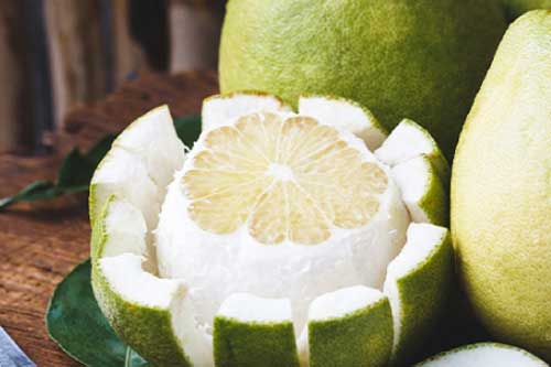 Ăn bưởi đừng vội vứt bỏ bộ phận này đi, đó chính là "thần dược" của sắc đẹp giúp da mướt, tóc dày