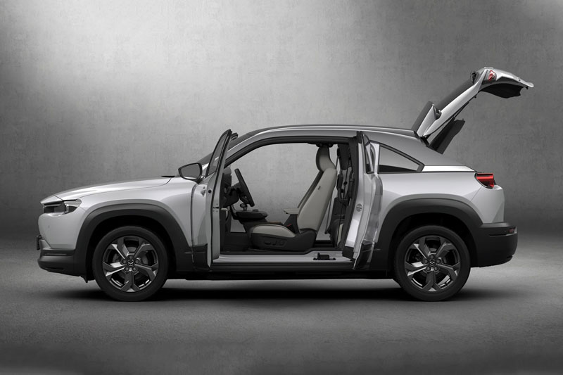 Mazda MX-30 2021 chốt giá gần 800 triệu đồng