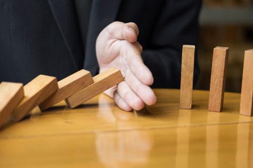 Tarot: Vì sao bạn cứ mãi giậm chân tại chỗ?