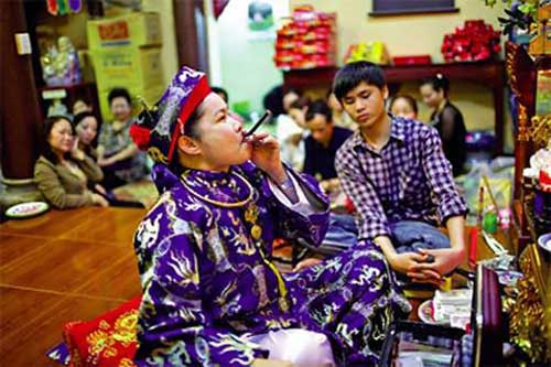 Sự thật về hiện tượng gọi hồn, vong nhập đầy bí ẩn