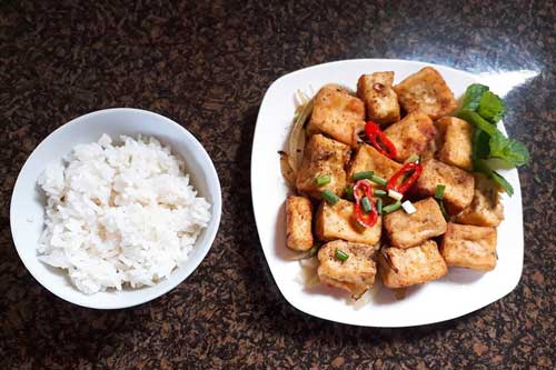 Cách làm món đậu phụ rang muối giòn ngon