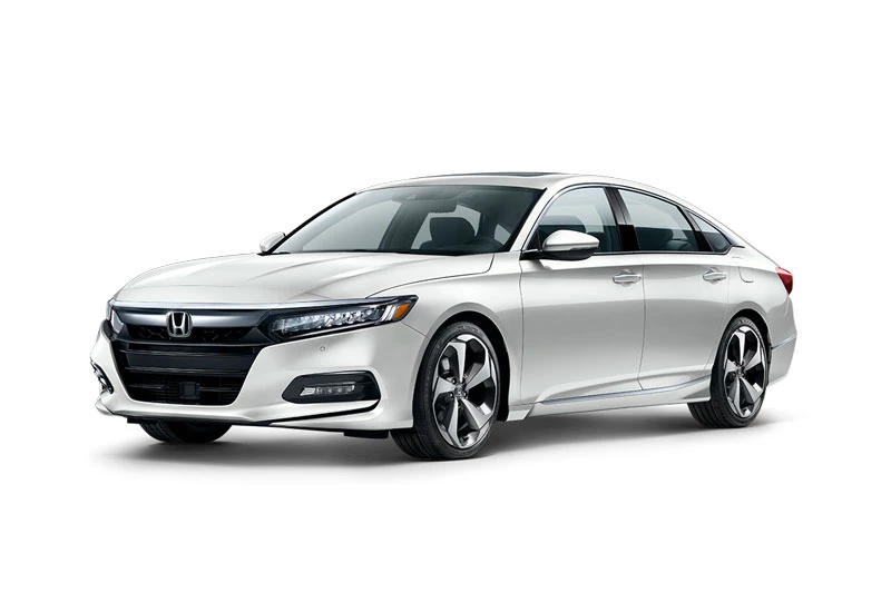 7. Honda Accord 2020 (giá khởi điểm: 24.020 USD, điểm tổng thể: 8,3/10).