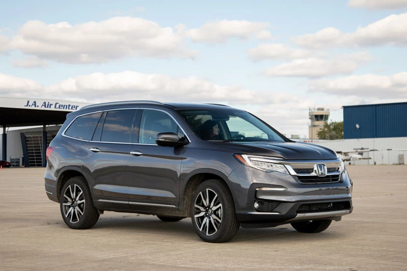 9. Honda Pilot 2020 (giá khởi điểm: 31.650 USD, điểm tổng thể: 8/10).