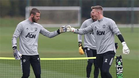 Henderson sắp phế bỏ vị trí của De Gea