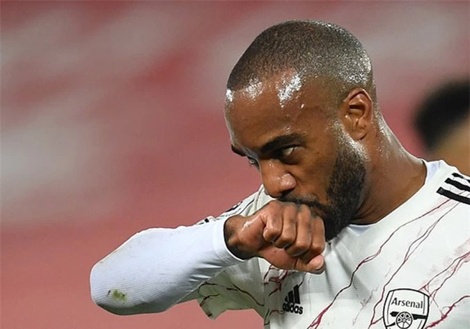 Lacazette mở tỉ số trận đấu