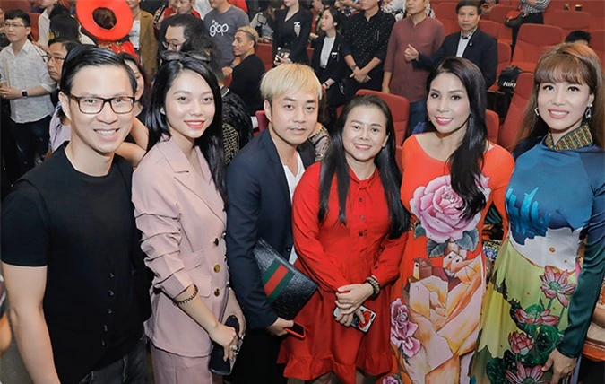 MC Anh Quân, đạo diễn Đỗ Kim Khánh, ca sĩ Diễm Phương và Á khôi Băng Châu cũng có mặt ở sự kiện này.