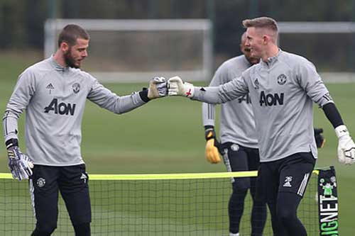Henderson sắp phế bỏ vị trí của De Gea