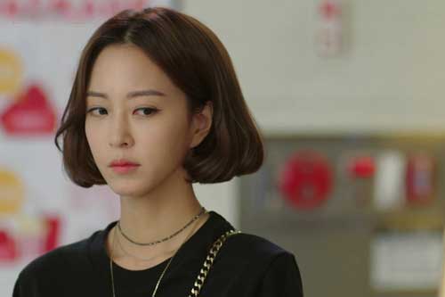 Nàng dâu cưng của mẹ chồng xúi đừng "nộp" vàng cưới, tôi rất ngạc nhiên cho tới khi nhìn thấy két sắt trong phòng ngủ của bà