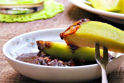 Cách làm xốt mắm ruốc 'thần thánh' chấm xoài xanh