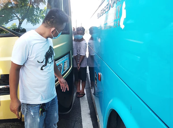 Kiểm tra xe du lịch bị mất trộm bình điện tại Đà Nẵng
