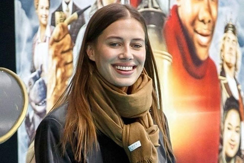 Bạn gái Brad Pitt rạng rỡ trên thảm đỏ