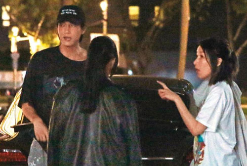 Tiêu Á Hiên chung sống với bạn trai kém 16 tuổi