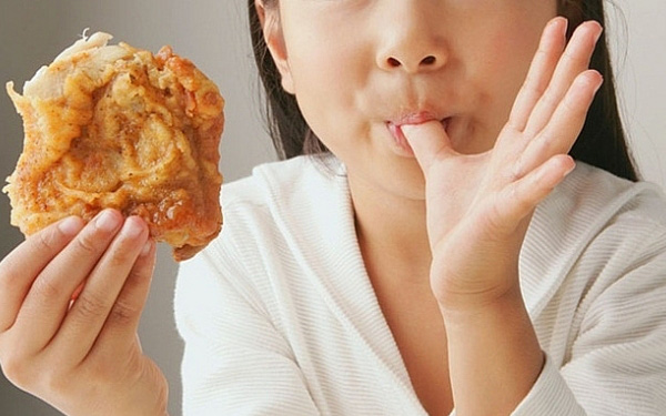 Không nên cho trẻ ăn gì khi giao mùa hè thu?