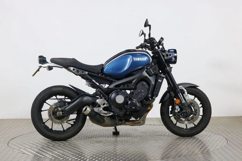 10. Yamaha XSR900 (giá khởi điểm: 9.499 USD, vận tốc tối đa: 193 km/h).