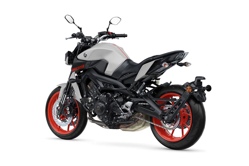 2. Yamaha MT-09 (giá khởi điểm: 9.000 USD, vận tốc tối đa: 241 km/h).