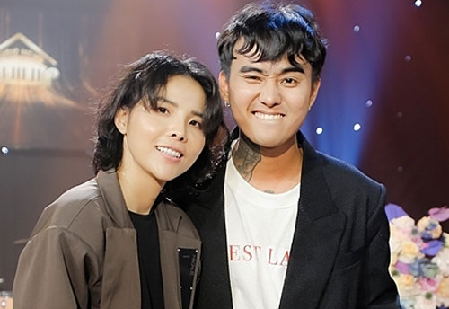 Vũ Cát Tường tựa vai Đạt G