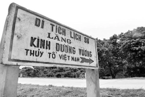 Biển chỉ dẫn vào lăng Kinh Dương Vương ở Thuận Thành - Bắc Ninh.