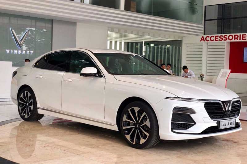 XE HOT (30/9): Giá lăn bánh VinFast Lux A2.0, 10 ôtô Honda tốt nhất năm 2020