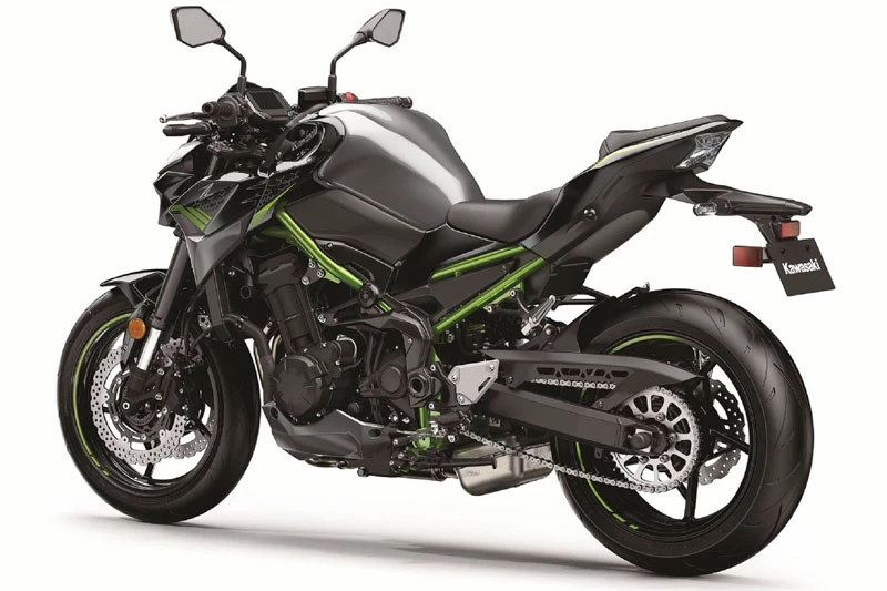 4. Kawasaki Z900 (giá khởi điểm: 8.999 USD, vận tốc tối đa: 217 km/h).