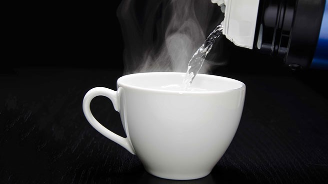 WHO chỉ ra thói quen uống nước gây hoại tử niêm mạc dạ dày, nhiều người Việt vẫn vô tư làm mà không biết