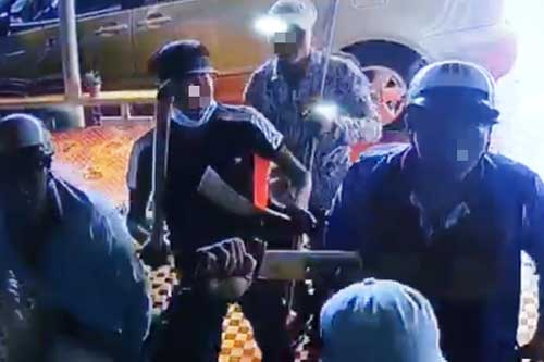 TP.HCM: Bắt 12 đối tượng đập phá quán karaoke để đòi tiền... bảo kê