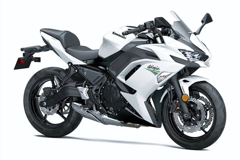 =7. Kawasaki Ninja 650 (giá khởi điểm: 7.399 USD, vận tốc tối đa: 211 km/h).