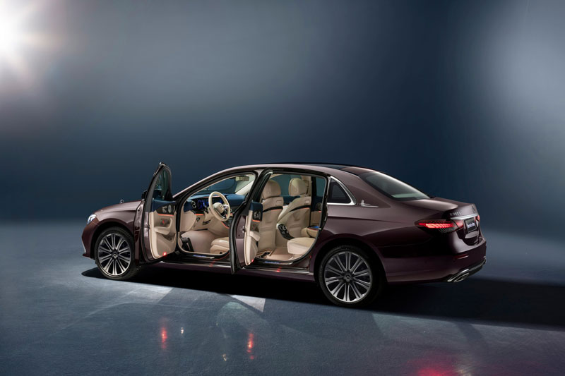 Mercedes-Benz E-Class L 2021 ra mắt, giá gần 1,5 tỷ đồng
