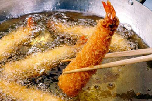 Bảo quản dầu ăn dùng đi dùng lại theo cách này để không gây hại sức khỏe cho gia đình