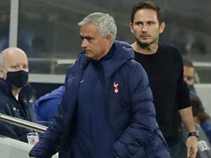 Mourinho và Lampard 'dẹp tình thầy trò' để cãi chửi nhau