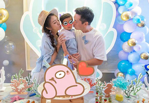 An Dĩ Hiên làm tiệc trước sinh