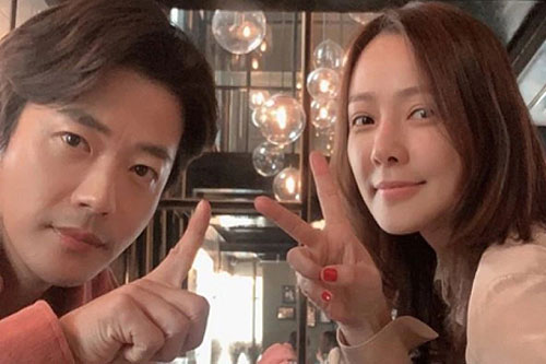 Vợ chồng Kwon Sang Woo kỷ niệm 12 năm cưới