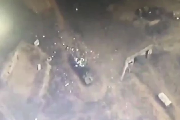 Khoảnh khắc trước khi UAV cảm tử Azerbaijan phá hủy xe mang phóng tự hành của tổ hợp S-300 Armenia. Ảnh: Avia-pro.